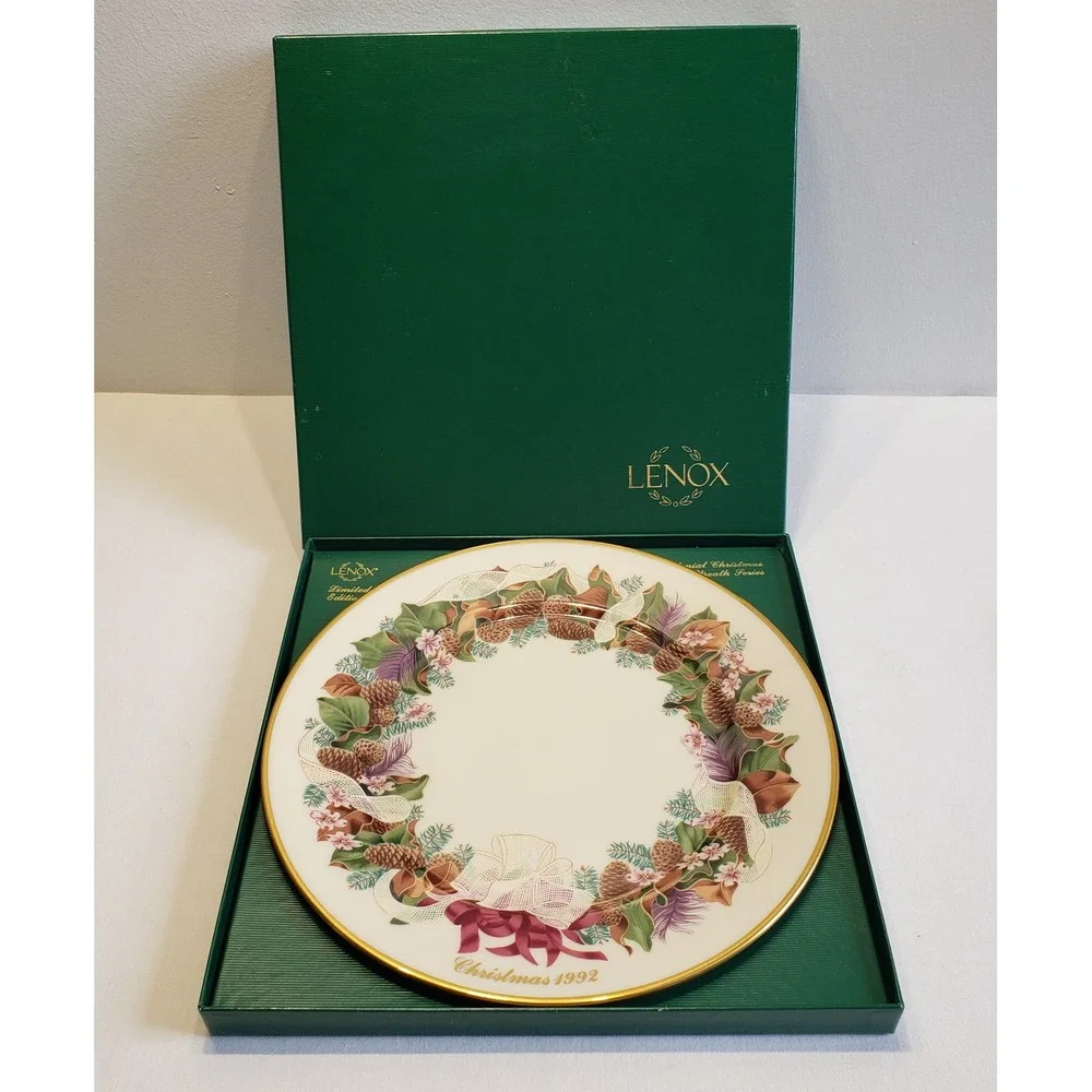Lenox Wreath Plate 1992 North Carolina Colonial Christmas Ivory Gold
